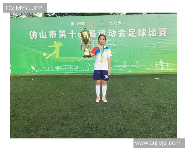 追逐绿茵梦想的少年们在足球场上挥洒汗水与激情的故事